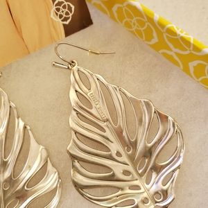 Kendra Scott Selena Drop Earrings in silver